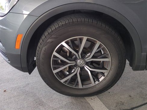 Used 2019 Volkswagen Tiguan SE w/ Panoramic Sunroof Package image 11