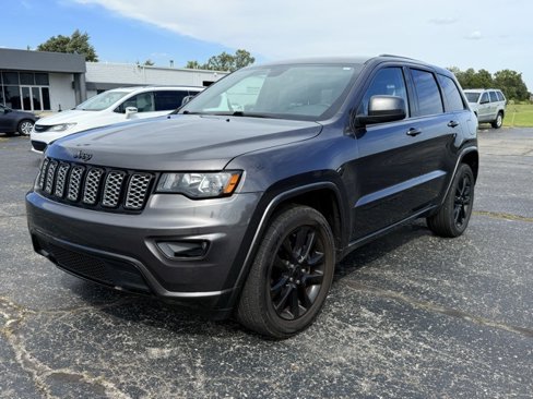 Used 2019 Jeep Grand Cherokee Altitude image 1