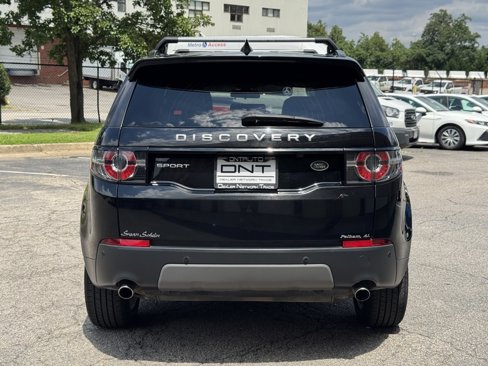 Used 2018 Land Rover Discovery Sport SE image 12