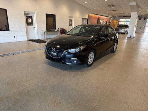 Used 2016 MAZDA MAZDA3 i Grand Touring image 2