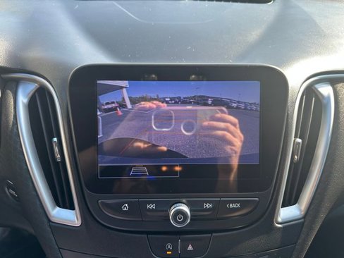 Used 2022 Chevrolet Malibu LT image 16