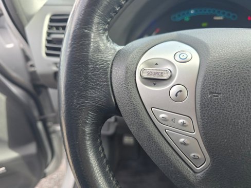 Used 2013 Nissan Leaf SL w/ Premium Pkg image 28