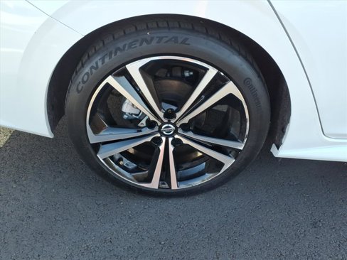 Used 2021 Nissan Sentra SR w/ SR Premium Package image 9