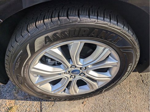 Certified 2019 Ford Edge Titanium w/ Equipment Group 301A image 32