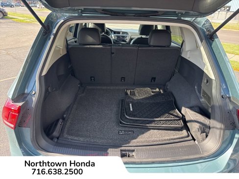Used 2020 Volkswagen Tiguan SE w/ Panoramic Sunroof Package image 18
