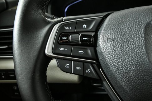 Used 2020 Honda Accord Touring image 10