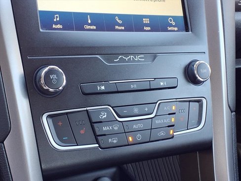 Used 2020 Ford Fusion SE image 13