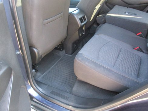 Used 2018 Chevrolet Equinox LT w/ Sun & Infotainment Package image 18