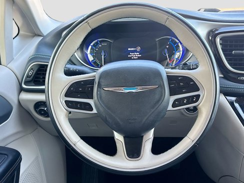 Used 2017 Chrysler Pacifica Platinum image 11