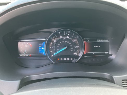 Used 2017 Ford Explorer XLT w/ Equipment Group 202A image 9