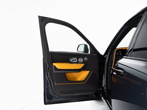New 2025 Rolls-Royce Cullinan Black Badge image 11