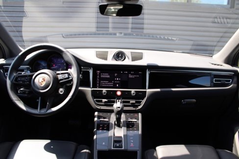 Certified 2024 Porsche Macan image 26