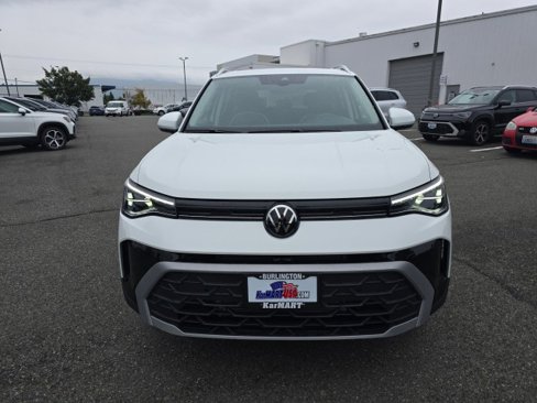 New 2025 Volkswagen Taos SE image 9