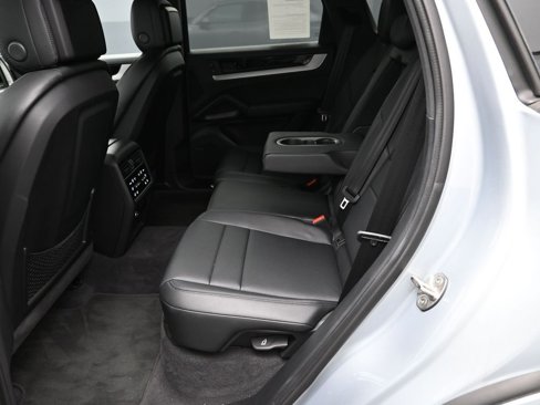 Used 2024 Porsche Cayenne image 17