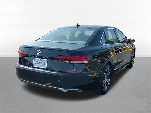 Used 2022 Volkswagen Passat 2.0T SE image 6