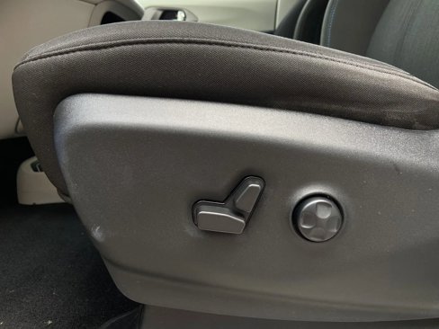 Used 2021 Chrysler Pacifica Touring image 12