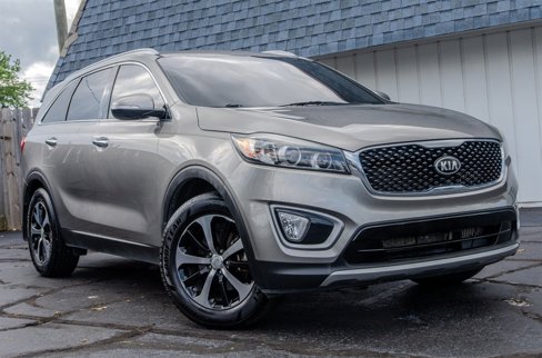Used 2017 Kia Sorento EX w/ EX Premium Package image 3