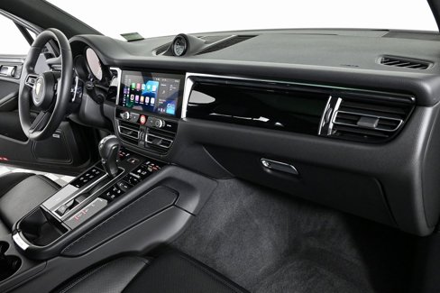Certified 2025 Porsche Macan image 23