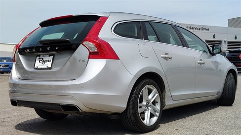 Used 2015 Volvo V60 T5 Premier w/ Convenience Package image 3