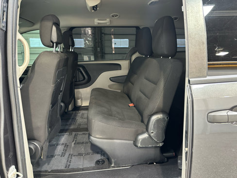 Used 2020 Dodge Grand Caravan SE w/ UConnect Hands-Free Group image 13