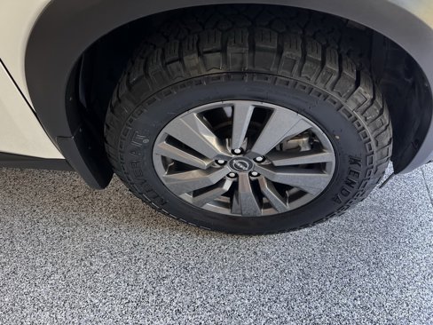 Used 2022 Nissan Pathfinder SV w/ SV Premium Package image 10