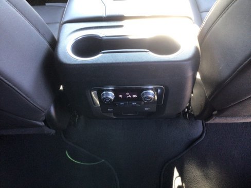 Used 2023 GMC Yukon XL SLT image 27
