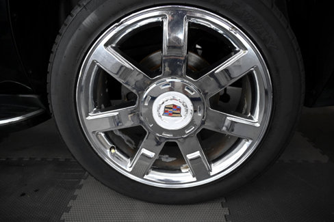 Used 2011 Cadillac Escalade ESV Luxury image 46