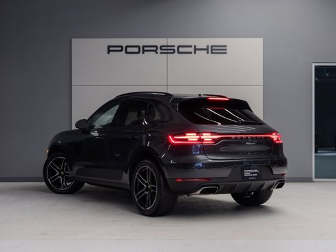 Certified 2021 Porsche Macan image 3