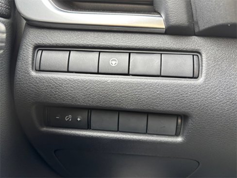 Used 2022 Nissan Rogue SV image 17
