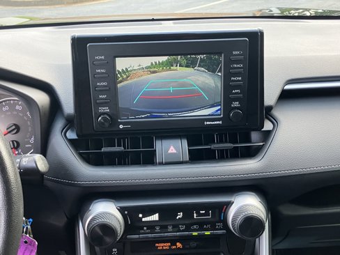 Used 2021 Toyota RAV4 LE image 27