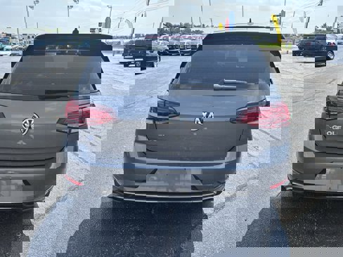 Used 2019 Volkswagen e-Golf SE w/ Driver Assistance Package image 4