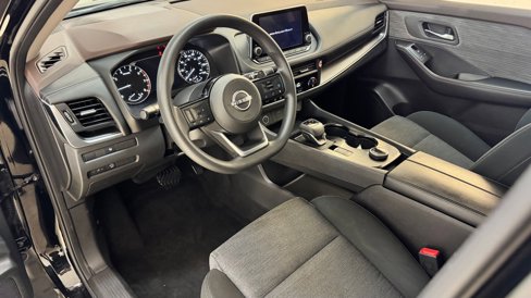 Used 2023 Nissan Rogue SV image 4