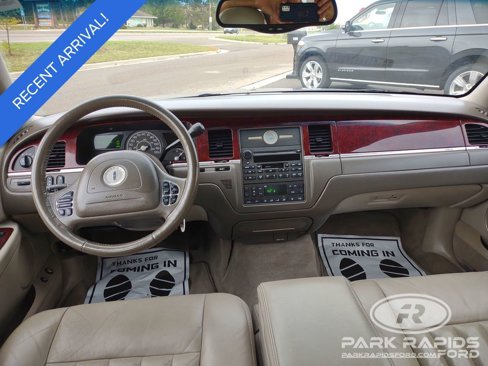 Used 2004 Lincoln Town Car Signature image 16