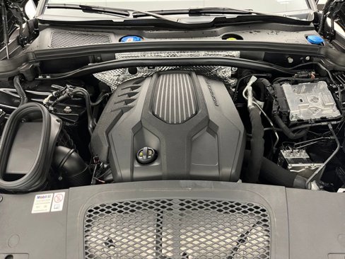 Certified 2024 Porsche Macan image 52