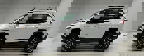 Used 2022 Jeep Cherokee Trailhawk image 8