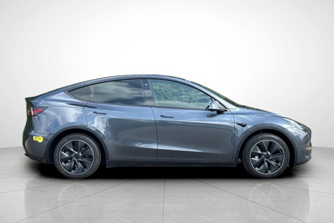 Used 2022 Tesla Model Y Long Range image 29