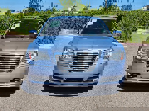 Used 2012 Chrysler 300 image 2