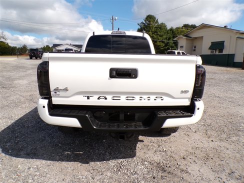 Used 2022 Toyota Tacoma Limited image 9