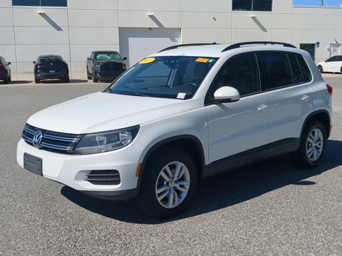 Used 2017 Volkswagen Tiguan S image 10