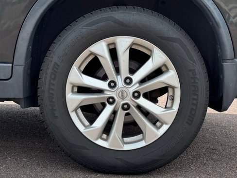 Used 2015 Nissan Rogue SV image 11