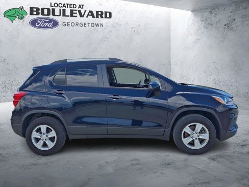 Used 2022 Chevrolet Trax LT w/ Driver Confidence Package image 5