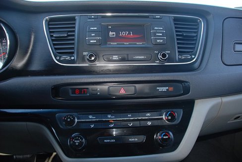 Used 2016 Kia Sedona LX w/ LX Convenience Package image 13