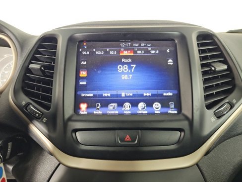 Used 2017 Jeep Cherokee Latitude w/ Cold Weather Group image 18