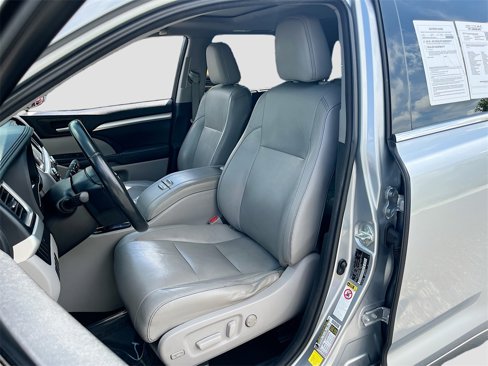 Used 2014 Toyota Highlander XLE image 18