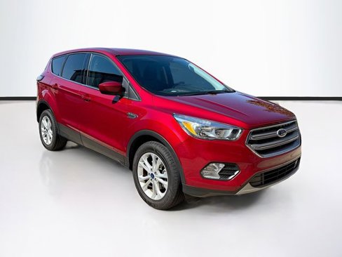 Used 2017 Ford Escape SE image 3