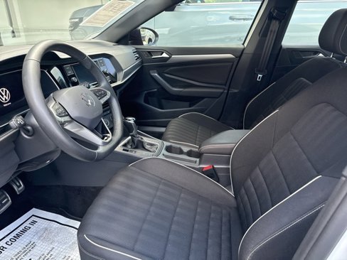 Used 2024 Volkswagen Jetta Sport image 7