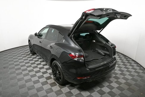 Certified 2022 Maserati Levante GT image 30