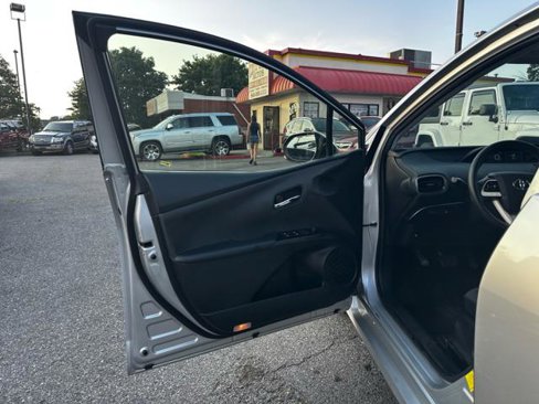 Used 2016 Toyota Prius Four image 11