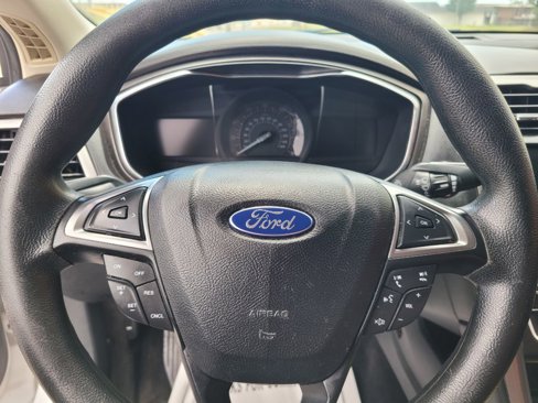 Used 2017 Ford Fusion SE w/ Fusion SE Technology Package image 13