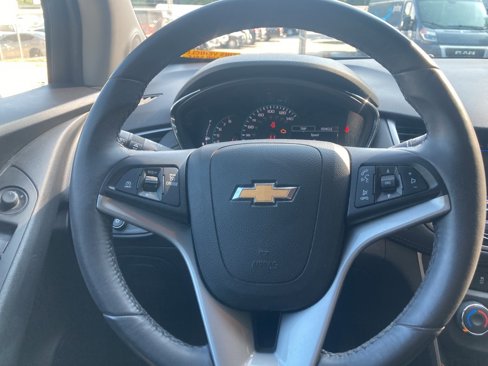 Used 2022 Chevrolet Trax LT w/ LT Convenience Package image 11